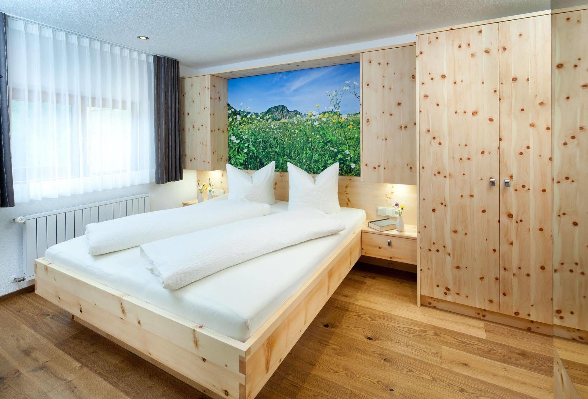 Aparthotel Brunnenhof Дамюльс Екстер'єр фото